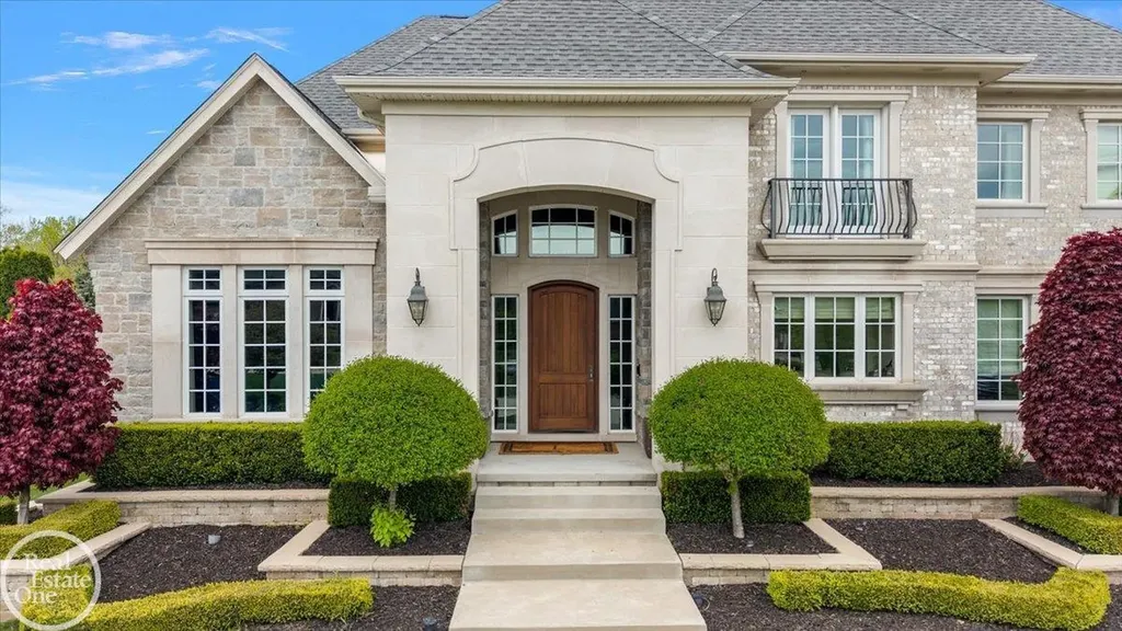 16205 La Dolce Vita Drive Clinton Charter Township MI 48035