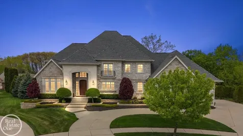 16205 La Dolce Vita Drive Clinton Charter Township MI 48035