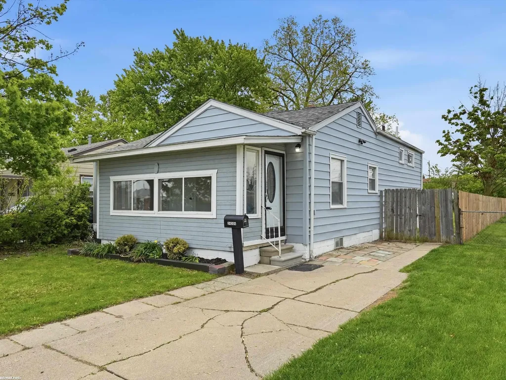 24306 Wagner Avenue Warren City MI 48089