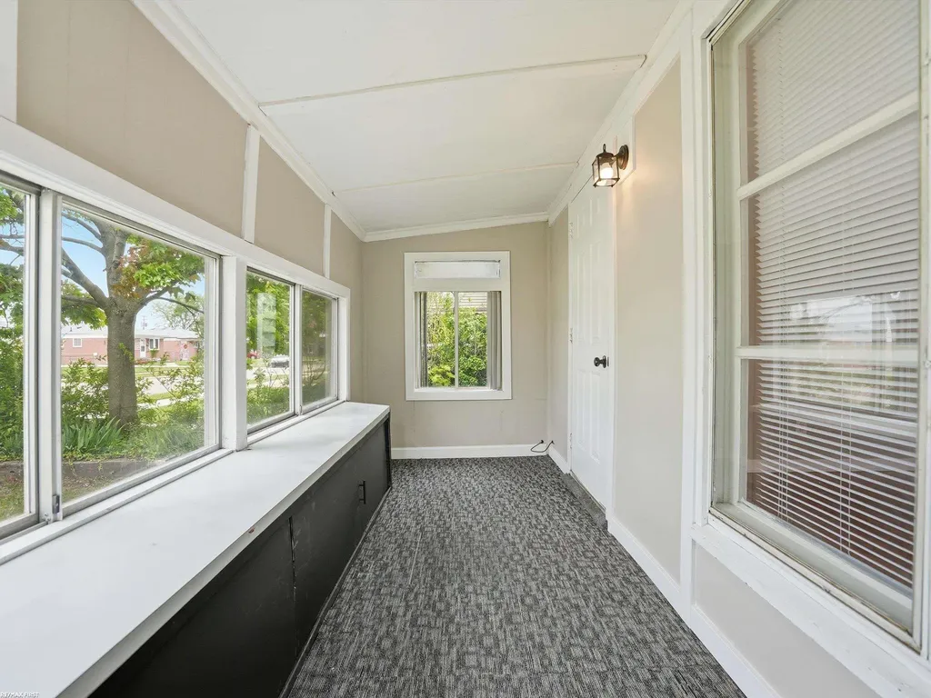 24306 Wagner Avenue Warren City MI 48089