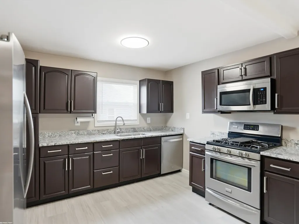 24306 Wagner Avenue Warren City MI 48089