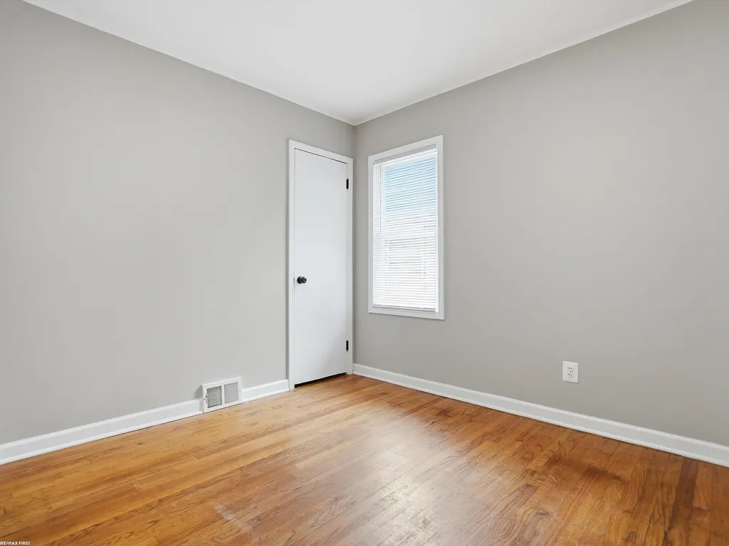 24306 Wagner Avenue Warren City MI 48089