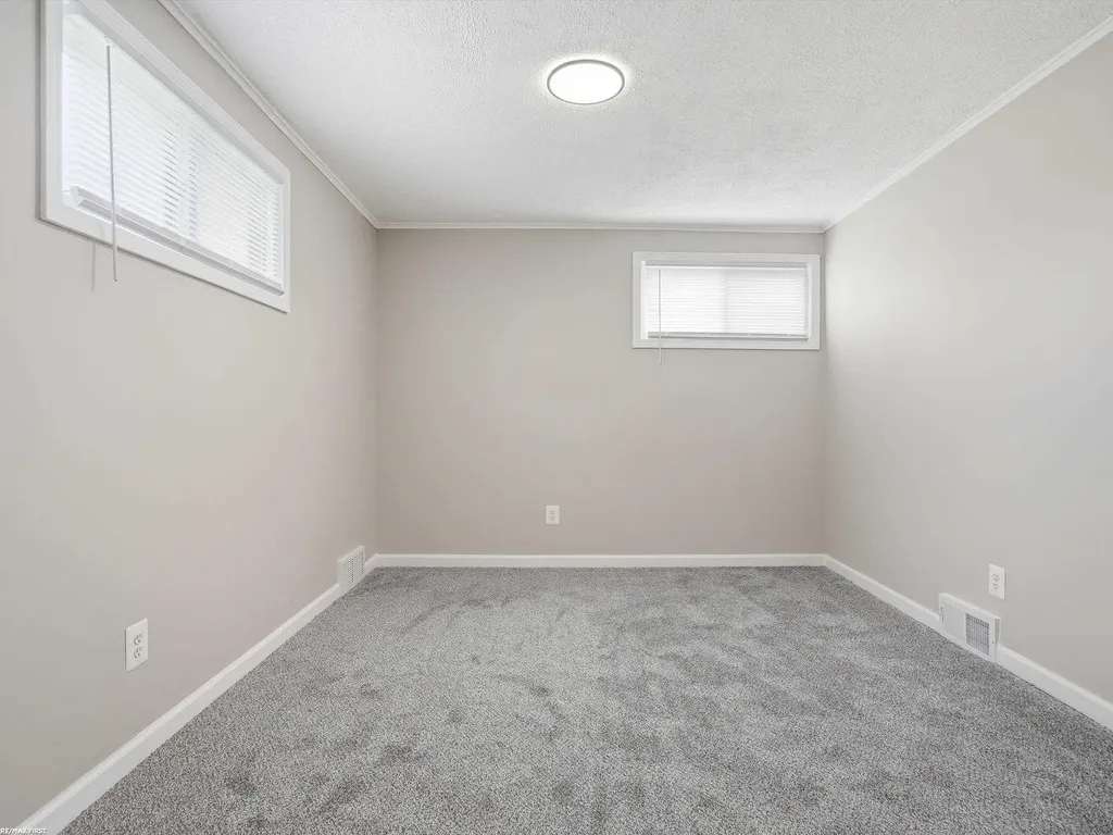 24306 Wagner Avenue Warren City MI 48089