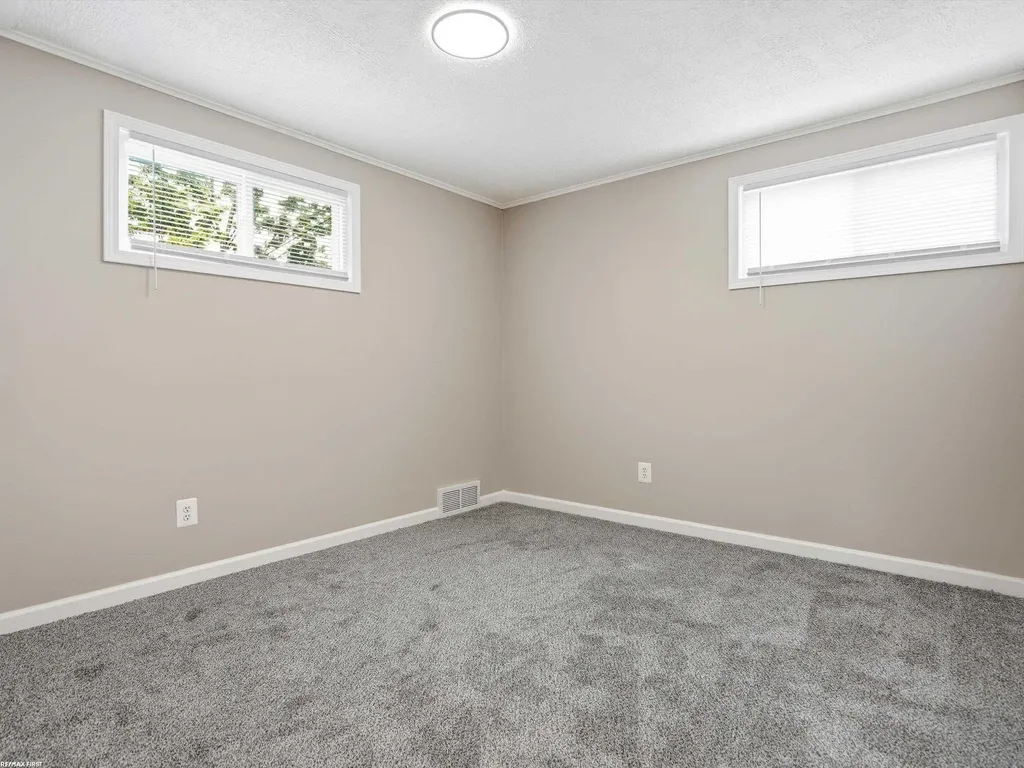 24306 Wagner Avenue Warren City MI 48089