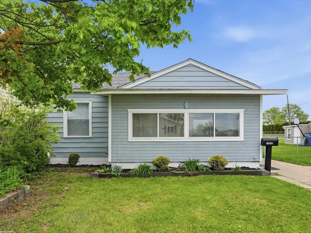 24306 Wagner Avenue Warren City MI 48089