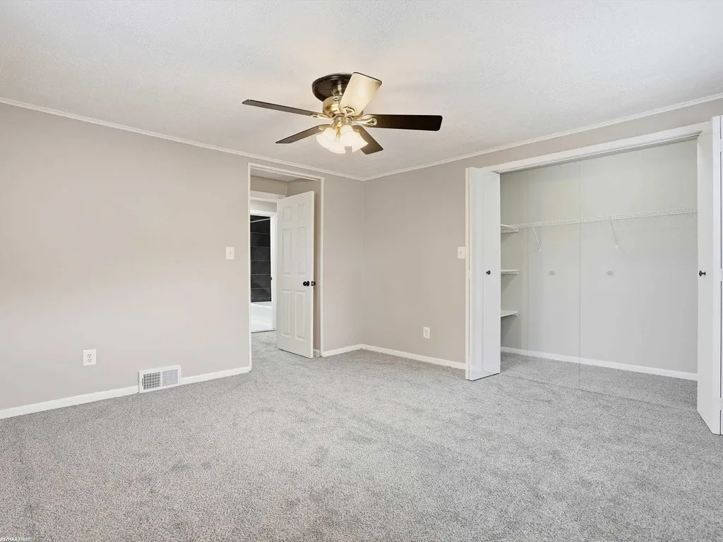 24306 Wagner Avenue Warren City MI 48089