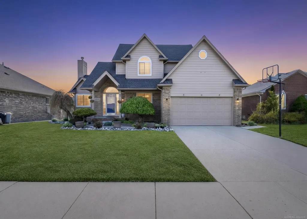 49132 Stratford Drive Chesterfield Township MI 48047