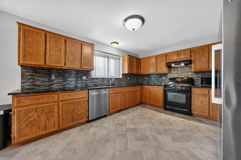 49132 Stratford Drive Chesterfield Township MI 48047
