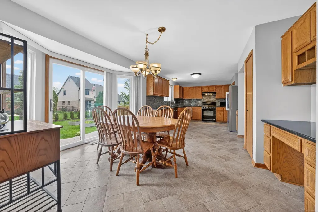 49132 Stratford Drive Chesterfield Township MI 48047
