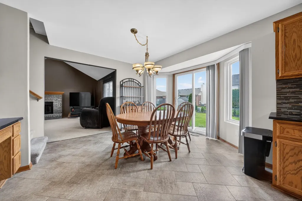 49132 Stratford Drive Chesterfield Township MI 48047