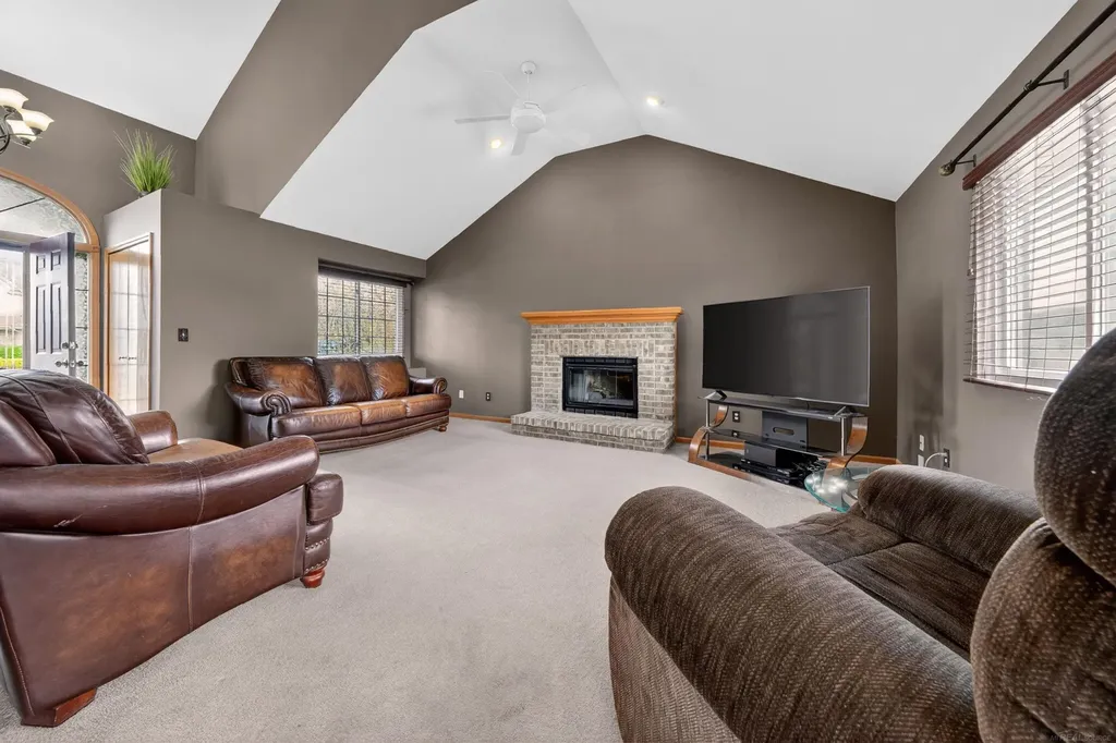 49132 Stratford Drive Chesterfield Township MI 48047