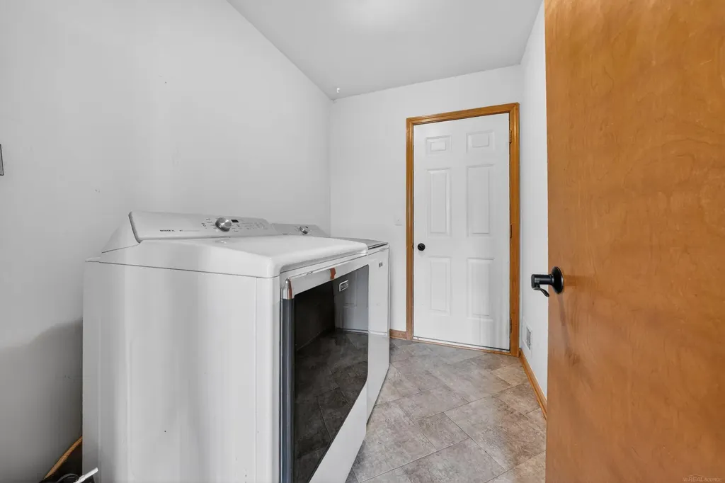 49132 Stratford Drive Chesterfield Township MI 48047