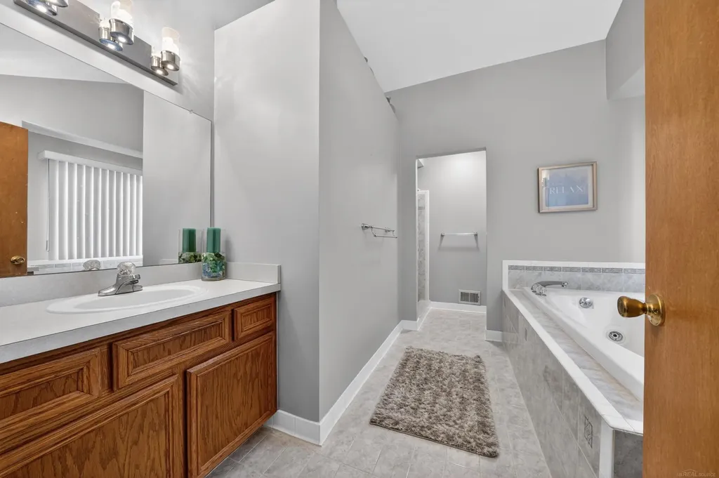 49132 Stratford Drive Chesterfield Township MI 48047