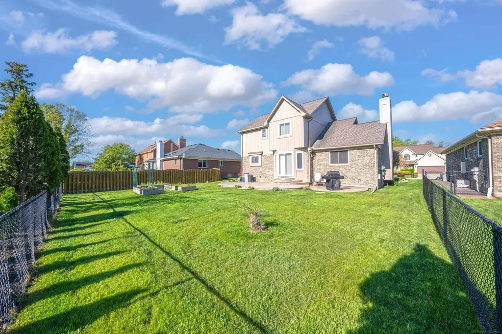49132 Stratford Drive Chesterfield Township MI 48047