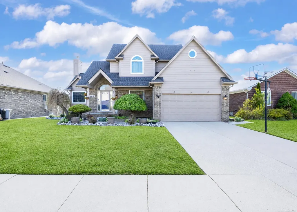 49132 Stratford Drive Chesterfield Township MI 48047