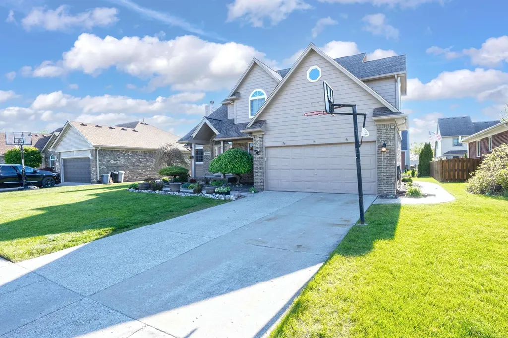 49132 Stratford Drive Chesterfield Township MI 48047