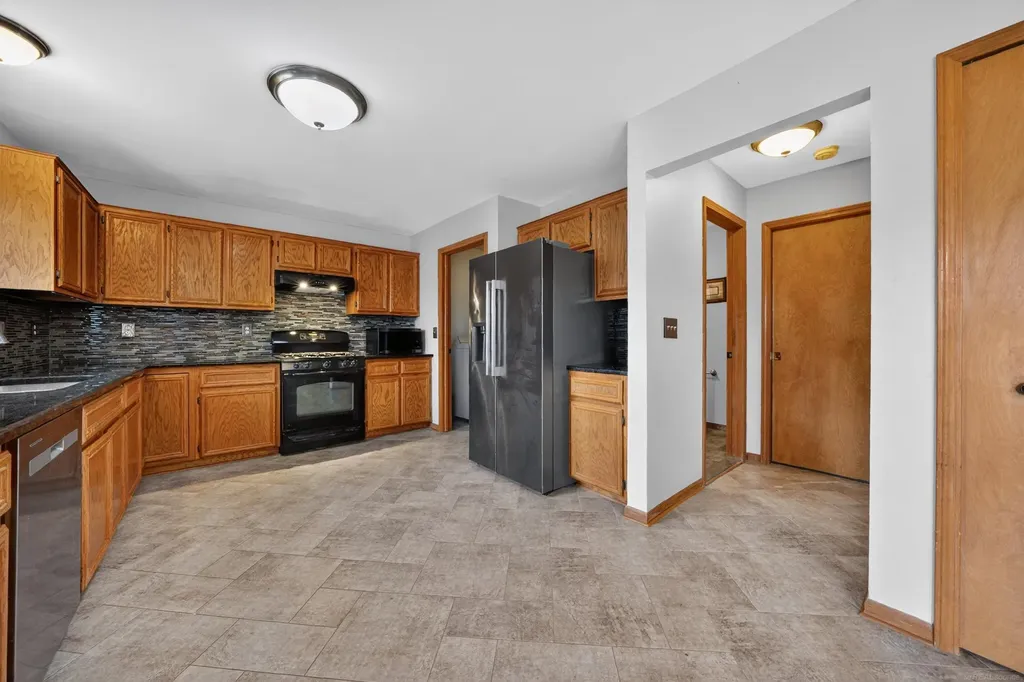 49132 Stratford Drive Chesterfield Township MI 48047