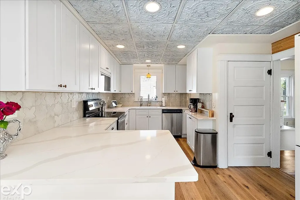 7615 West Road Washington Township MI 48094