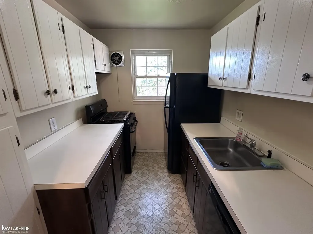 22995 Gary Lane St. Clair Shores City MI 48080