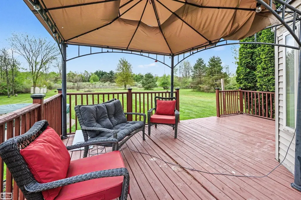 12525 Metcalf Road Emmett Township MI 48022