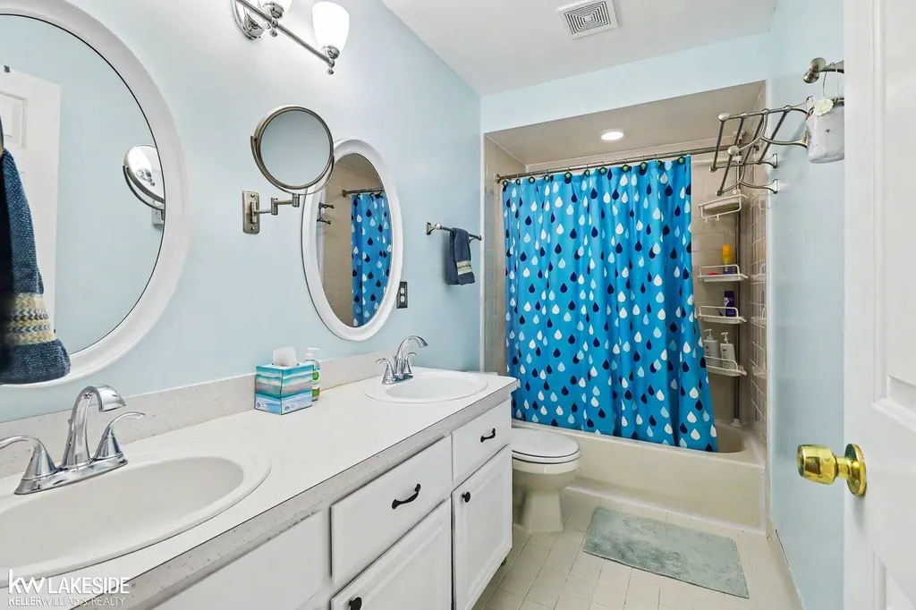 47619 Lamplighter Trail Macomb Township MI 48044