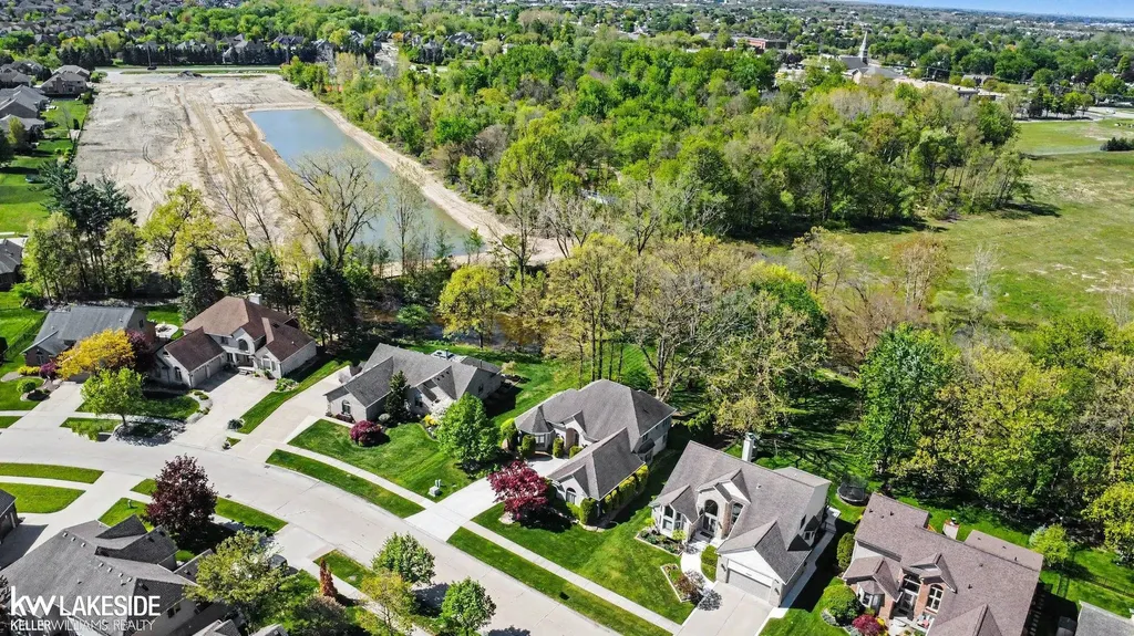 47619 Lamplighter Trail Macomb Township MI 48044