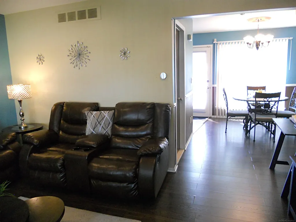 24541 Seaton Circuit E. Drive Warren City MI 48091