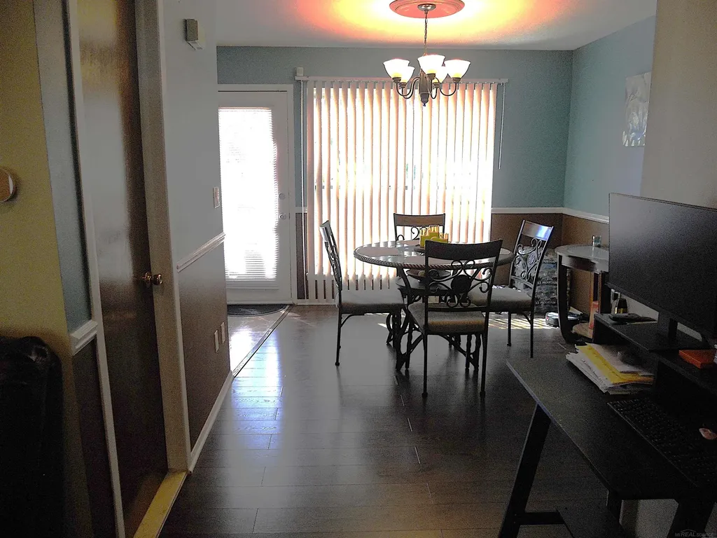 24541 Seaton Circuit E. Drive Warren City MI 48091