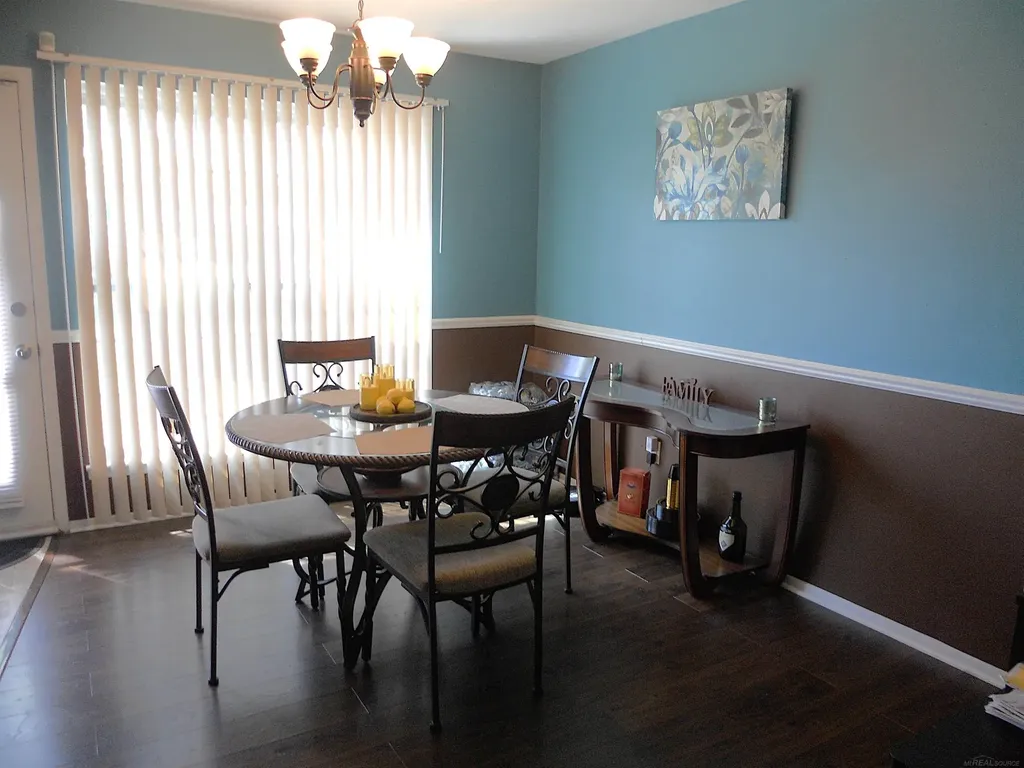 24541 Seaton Circuit E. Drive Warren City MI 48091