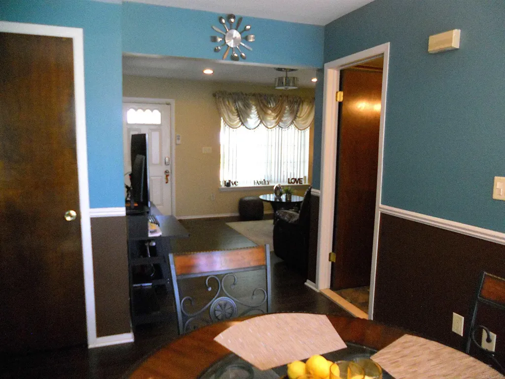 24541 Seaton Circuit E. Drive Warren City MI 48091