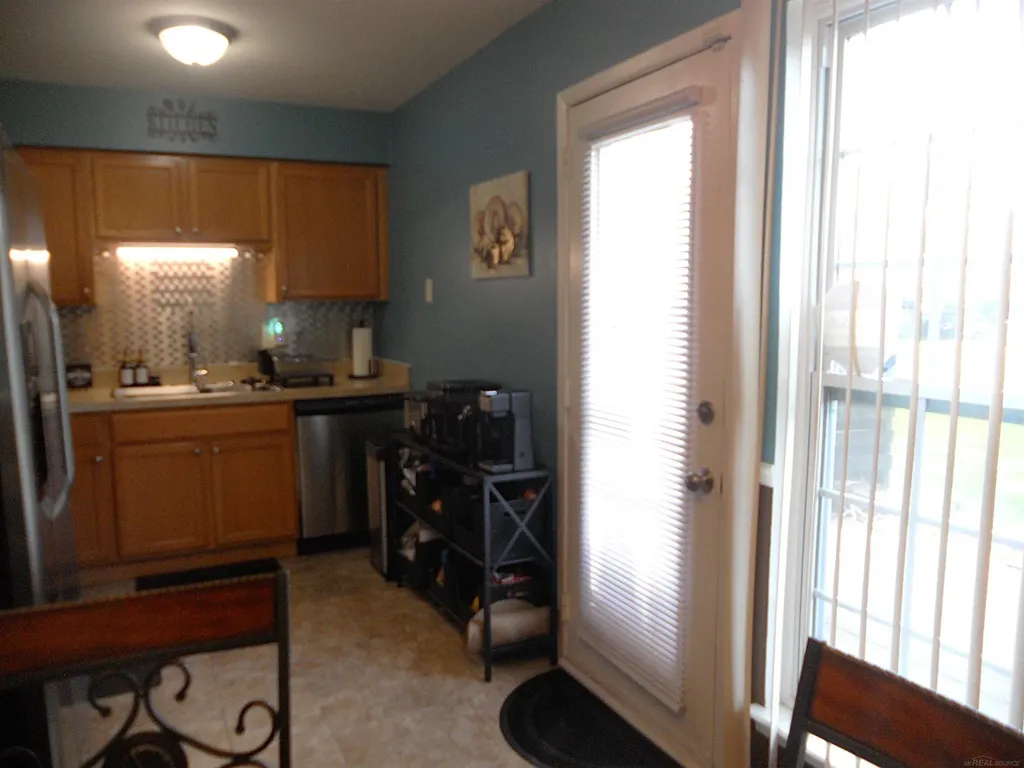 24541 Seaton Circuit E. Drive Warren City MI 48091