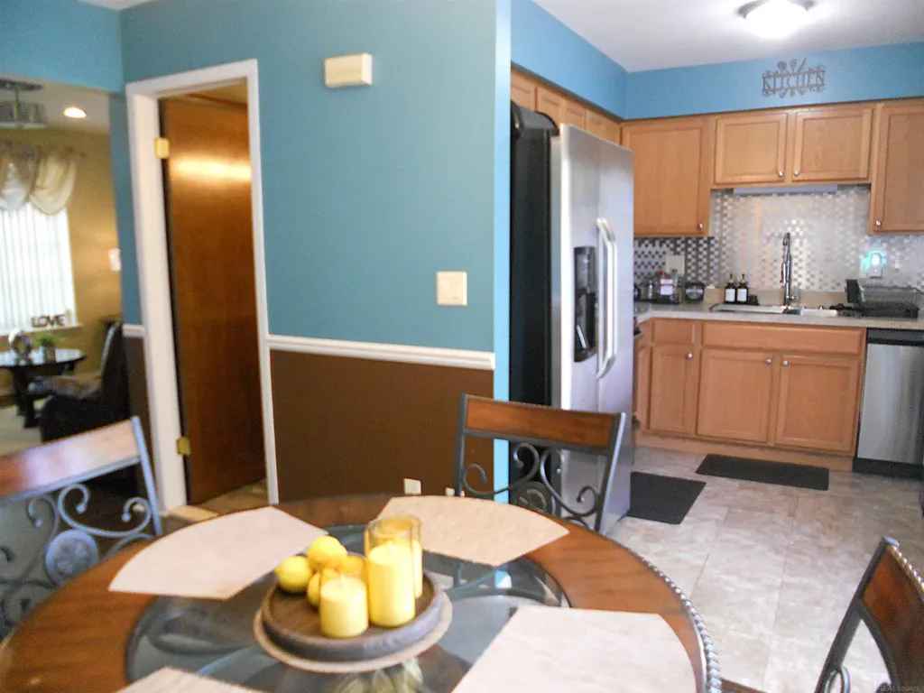 24541 Seaton Circuit E. Drive Warren City MI 48091