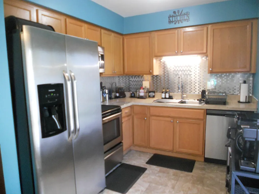 24541 Seaton Circuit E. Drive Warren City MI 48091