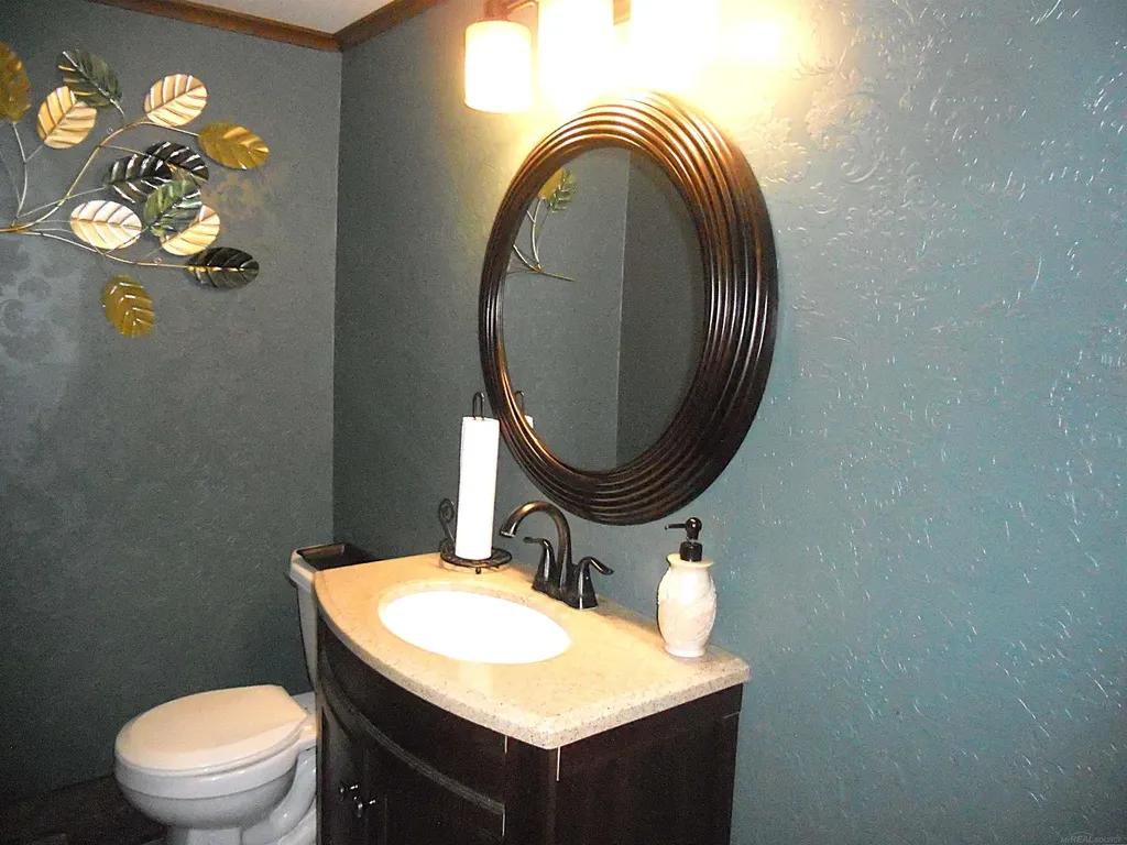 24541 Seaton Circuit E. Drive Warren City MI 48091