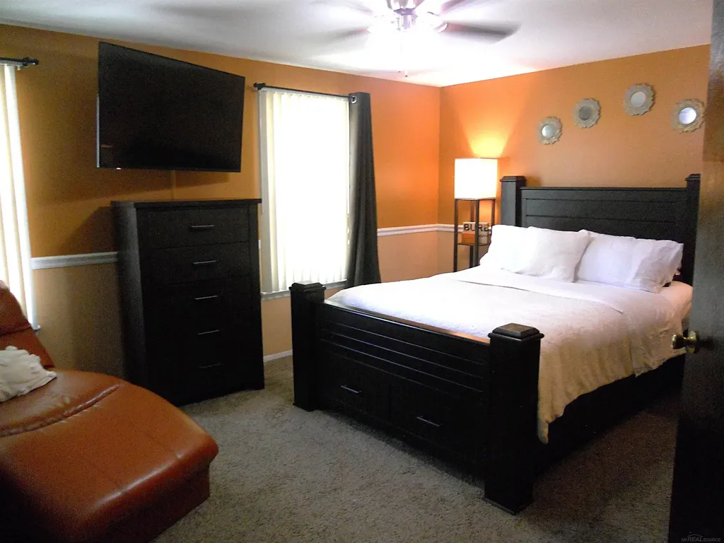 24541 Seaton Circuit E. Drive Warren City MI 48091