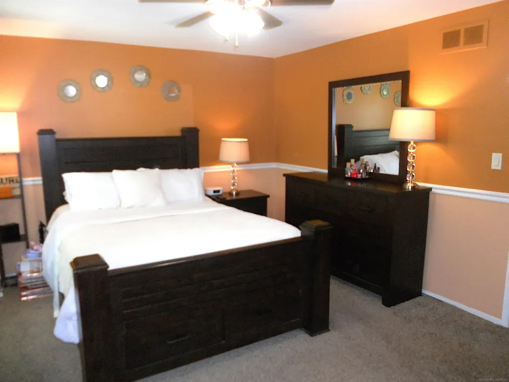 24541 Seaton Circuit E. Drive Warren City MI 48091