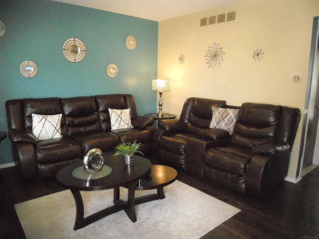 24541 Seaton Circuit E. Drive Warren City MI 48091