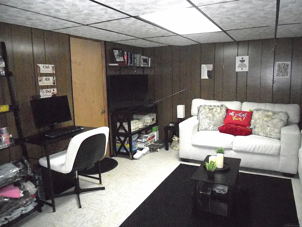24541 Seaton Circuit E. Drive Warren City MI 48091