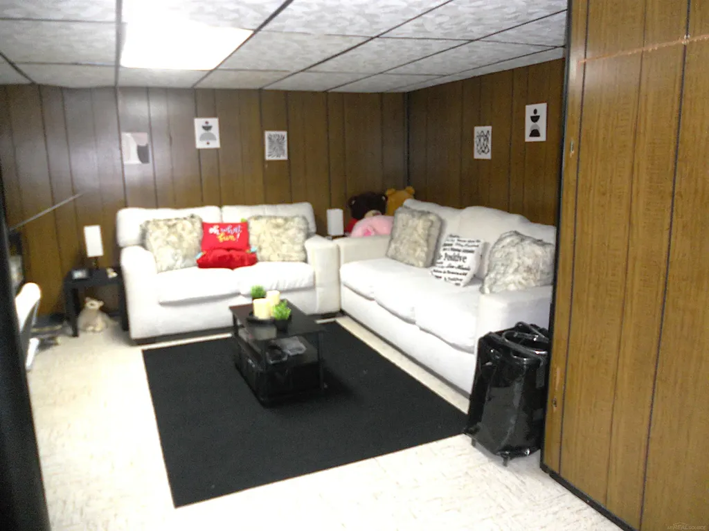 24541 Seaton Circuit E. Drive Warren City MI 48091
