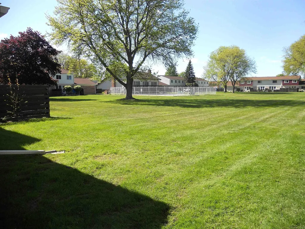 24541 Seaton Circuit E. Drive Warren City MI 48091