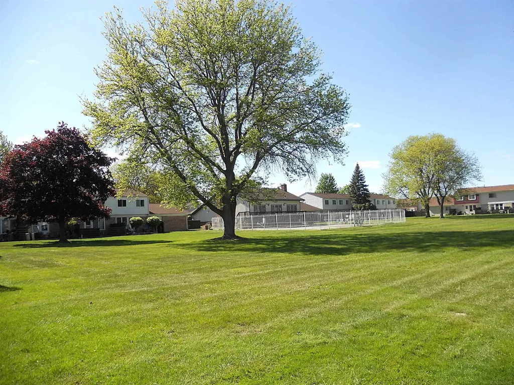 24541 Seaton Circuit E. Drive Warren City MI 48091