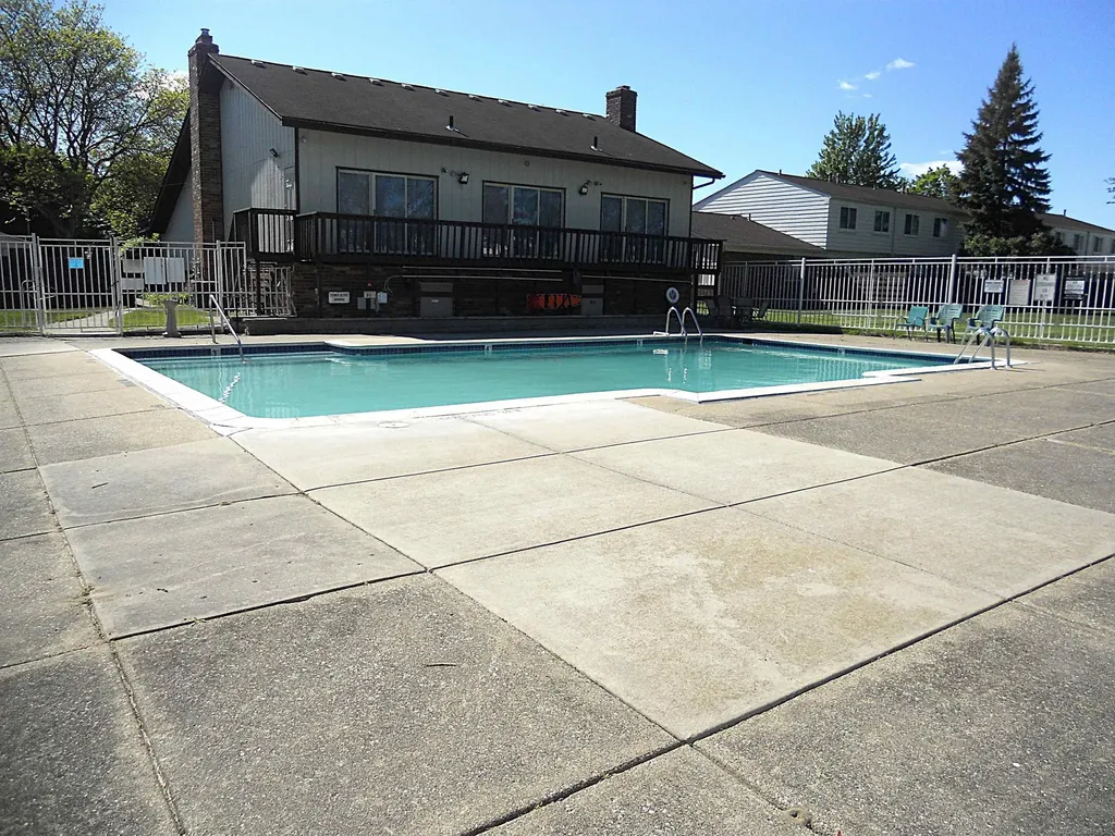 24541 Seaton Circuit E. Drive Warren City MI 48091