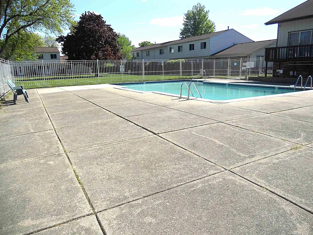 24541 Seaton Circuit E. Drive Warren City MI 48091