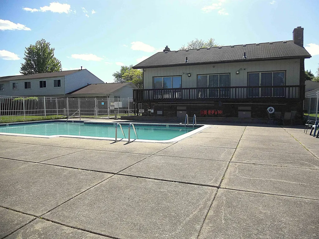 24541 Seaton Circuit E. Drive Warren City MI 48091
