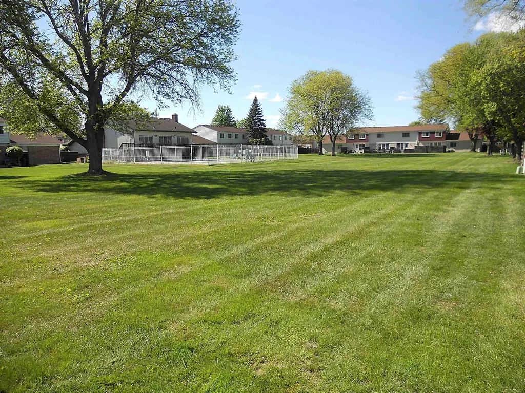 24541 Seaton Circuit E. Drive Warren City MI 48091