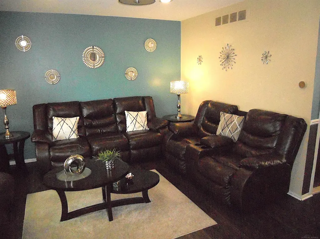 24541 Seaton Circuit E. Drive Warren City MI 48091