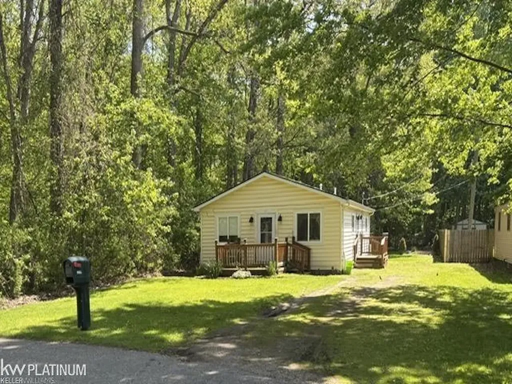 9083 Island Drive Clay Township MI 48001