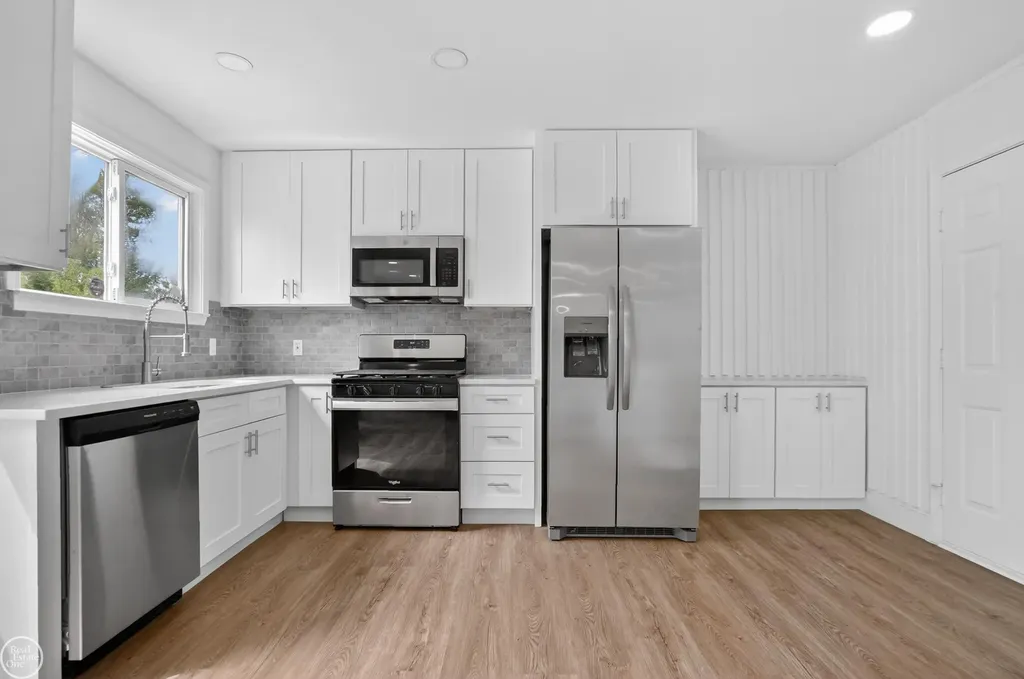 16310 E 11 Mile Road Roseville City MI 48066