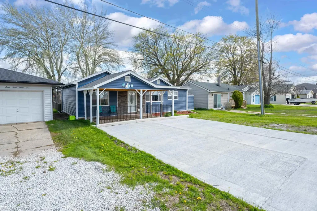 6334 Marina Drive Clay Township MI 48001