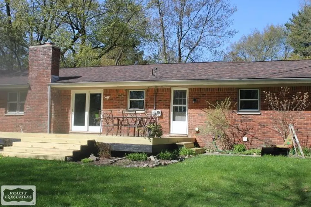 3293 Weygant Drive Rochester City MI 48306